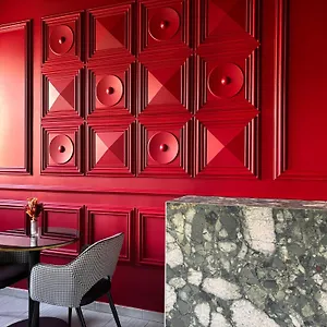 Otel Av, Milano